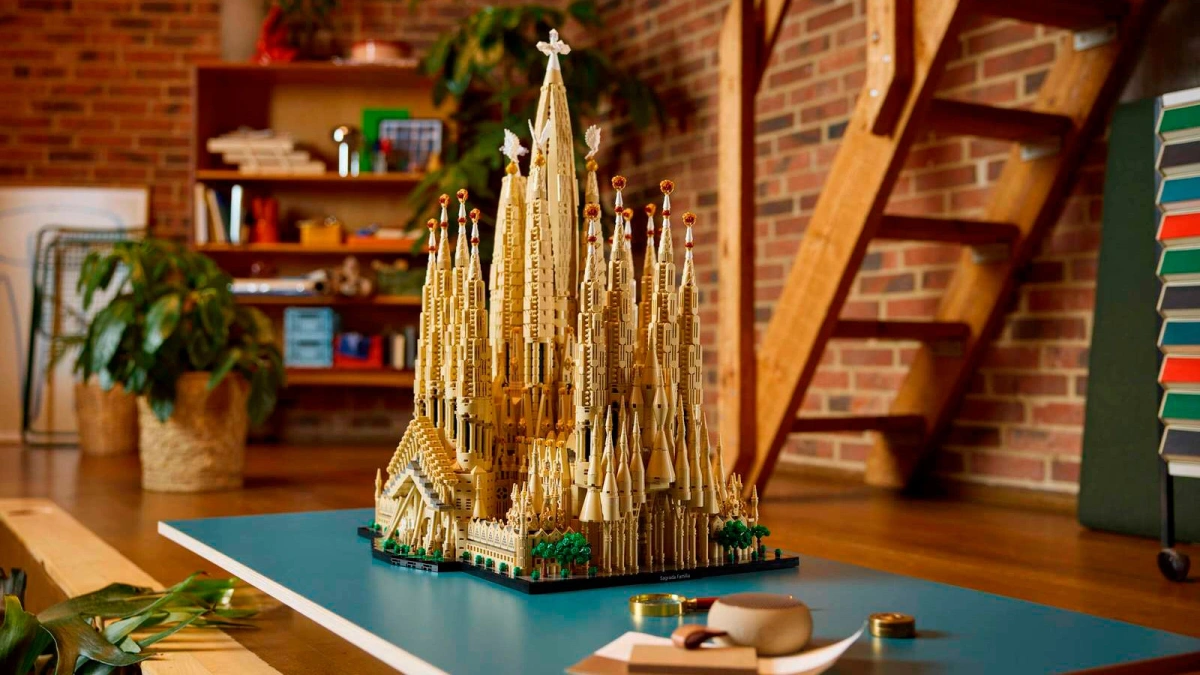 Компания LEGO официально представила самый большой конструктор в истории компании – «Саграда Фамилия»