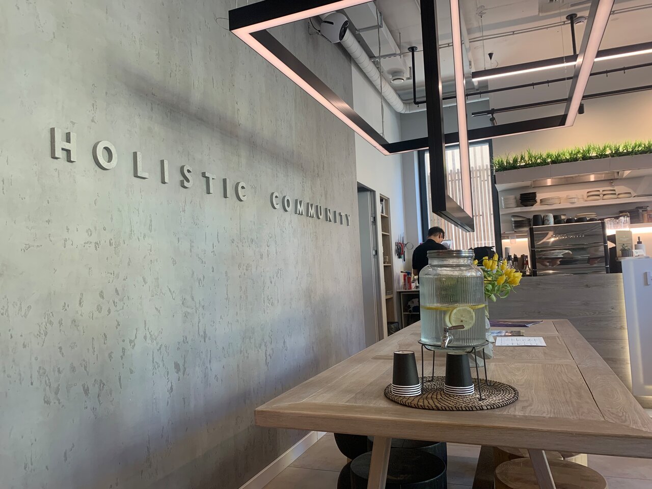 Holi Yoga &amp; Cafe