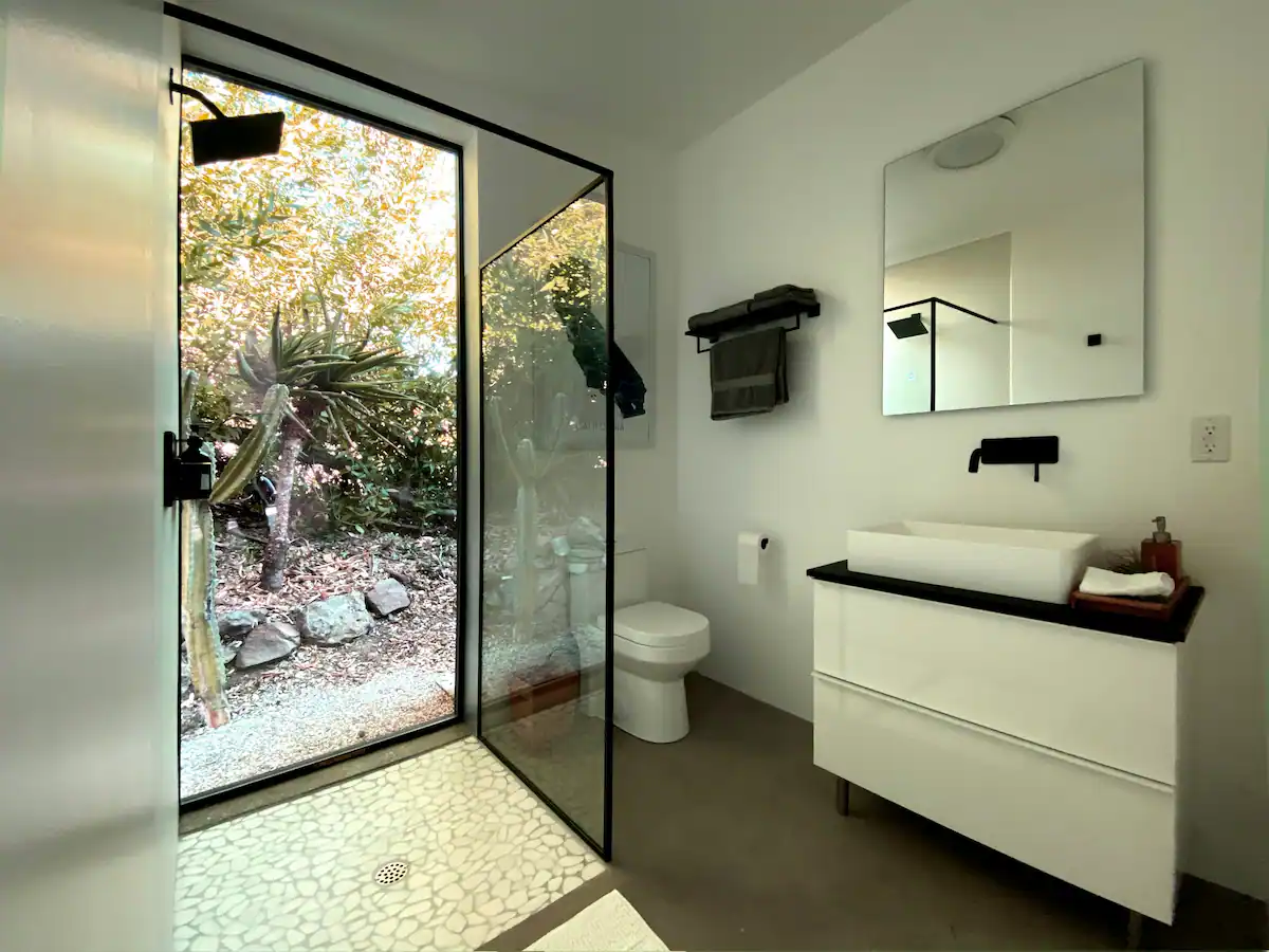 Peaceful and cozy haven with mountain views