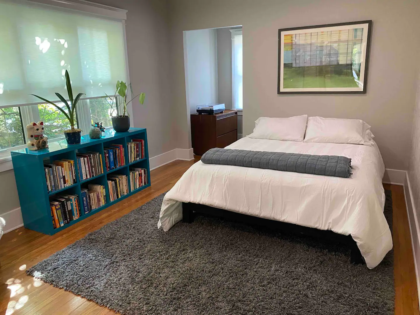 Large room with private bath 1 block from Figueroa