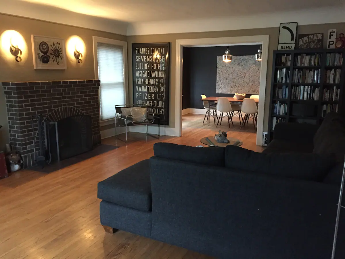 Large room with private bath 1 block from Figueroa