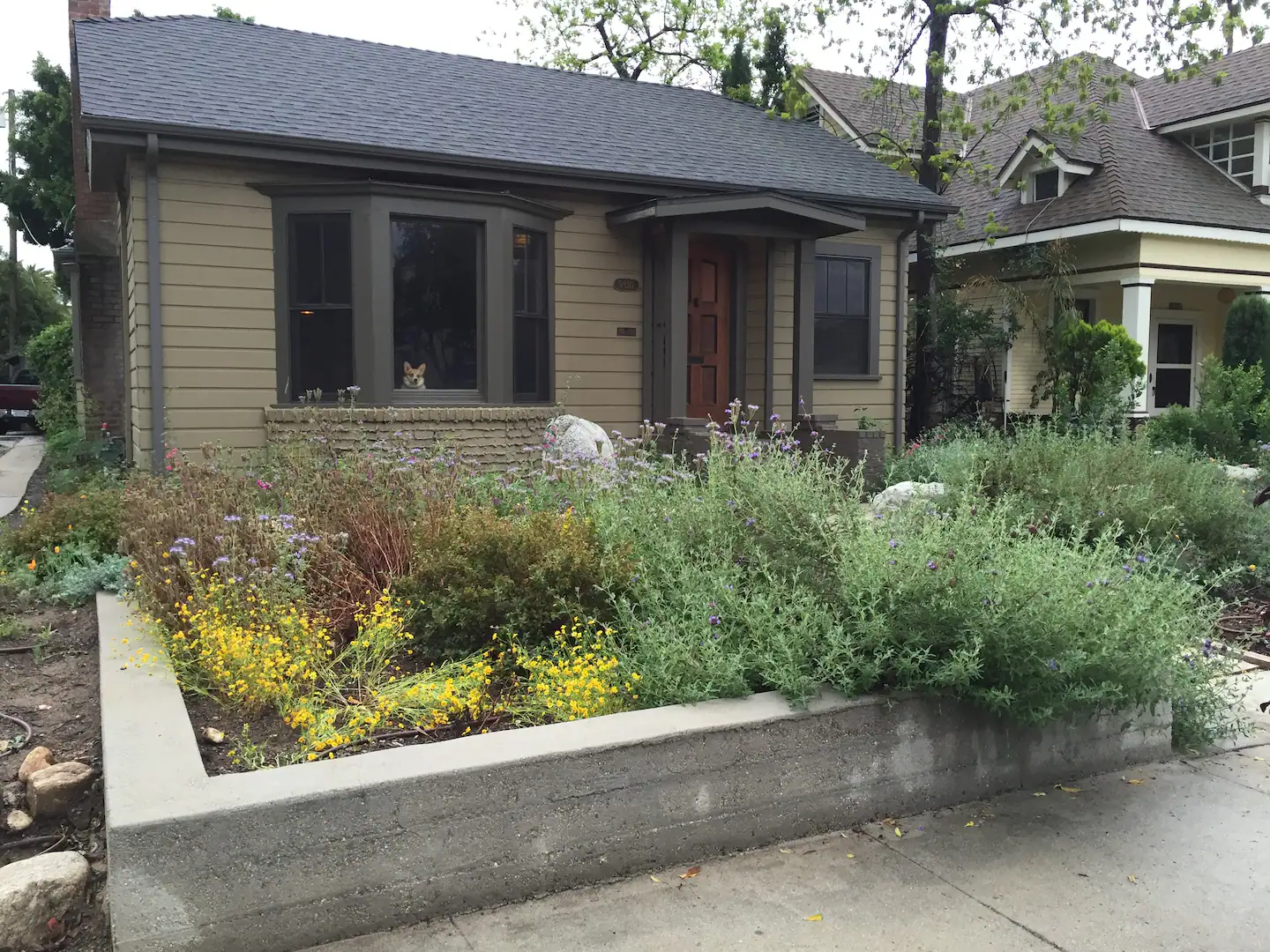 Large room with private bath 1 block from Figueroa