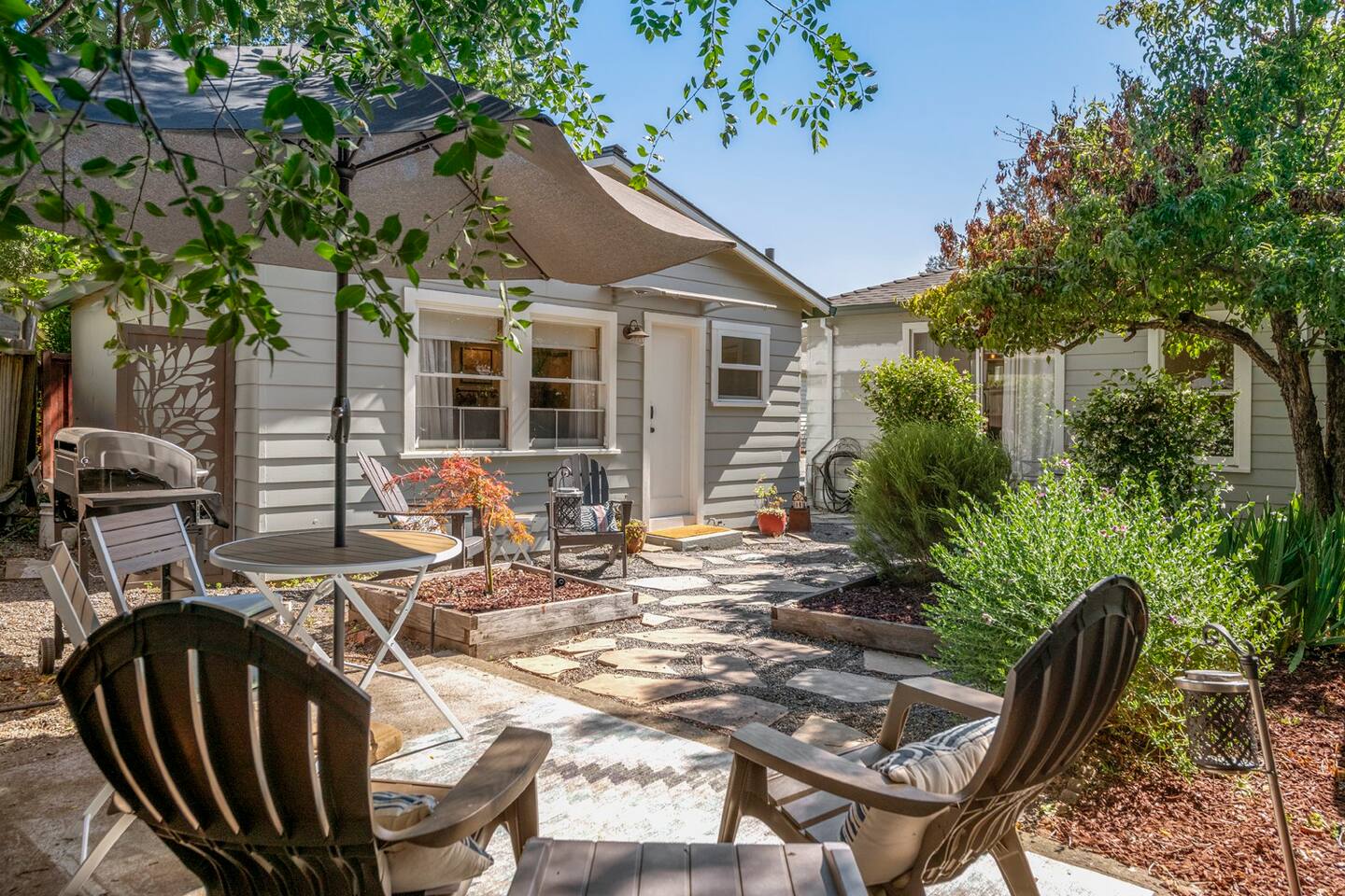 Cozy Private Guest Suite Centrally Located
