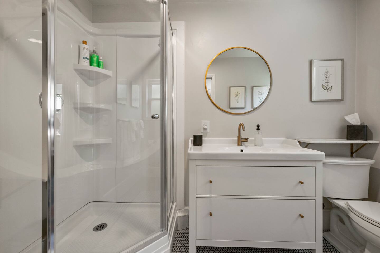 Cozy Private Guest Suite Centrally Located