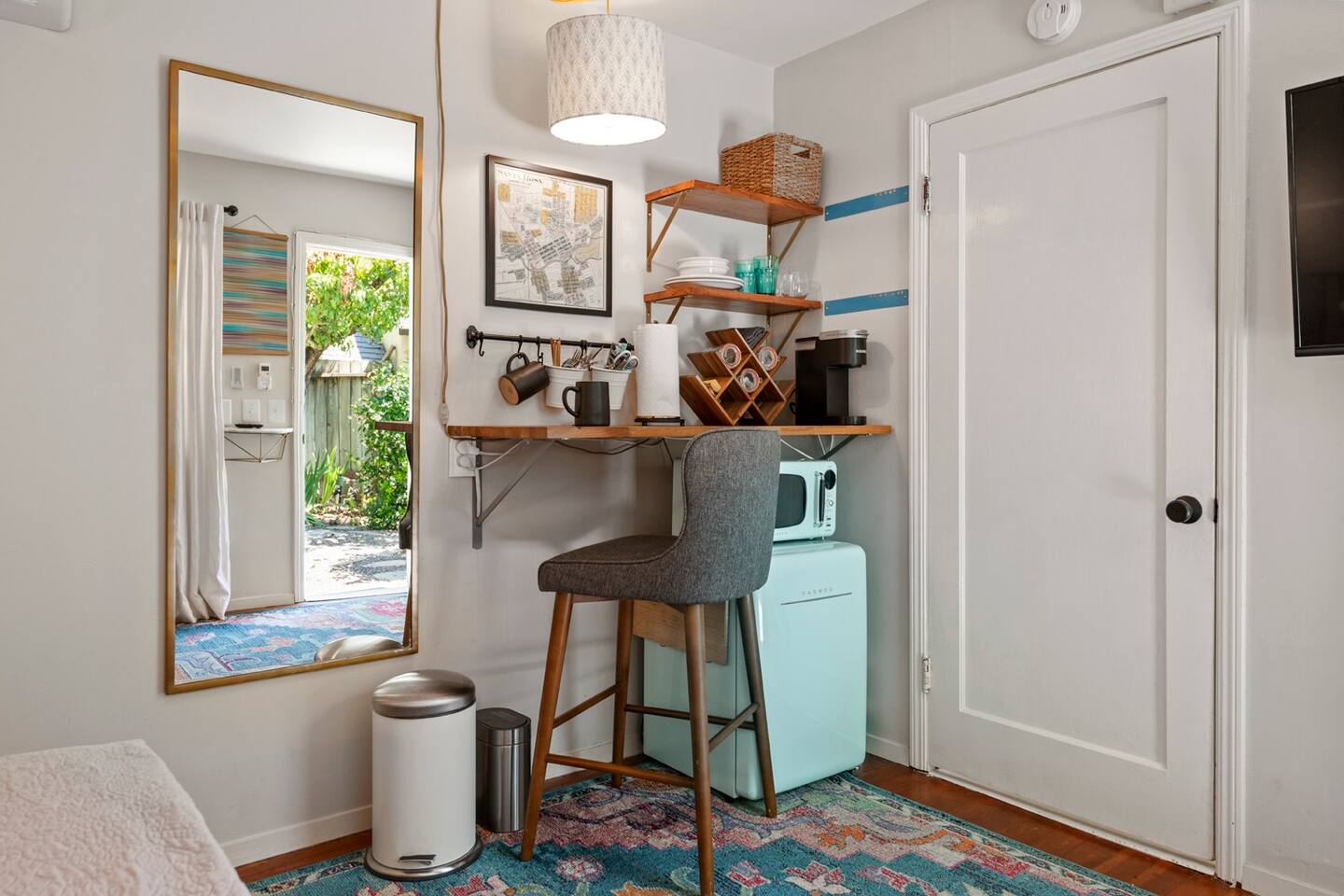 Cozy Private Guest Suite Centrally Located