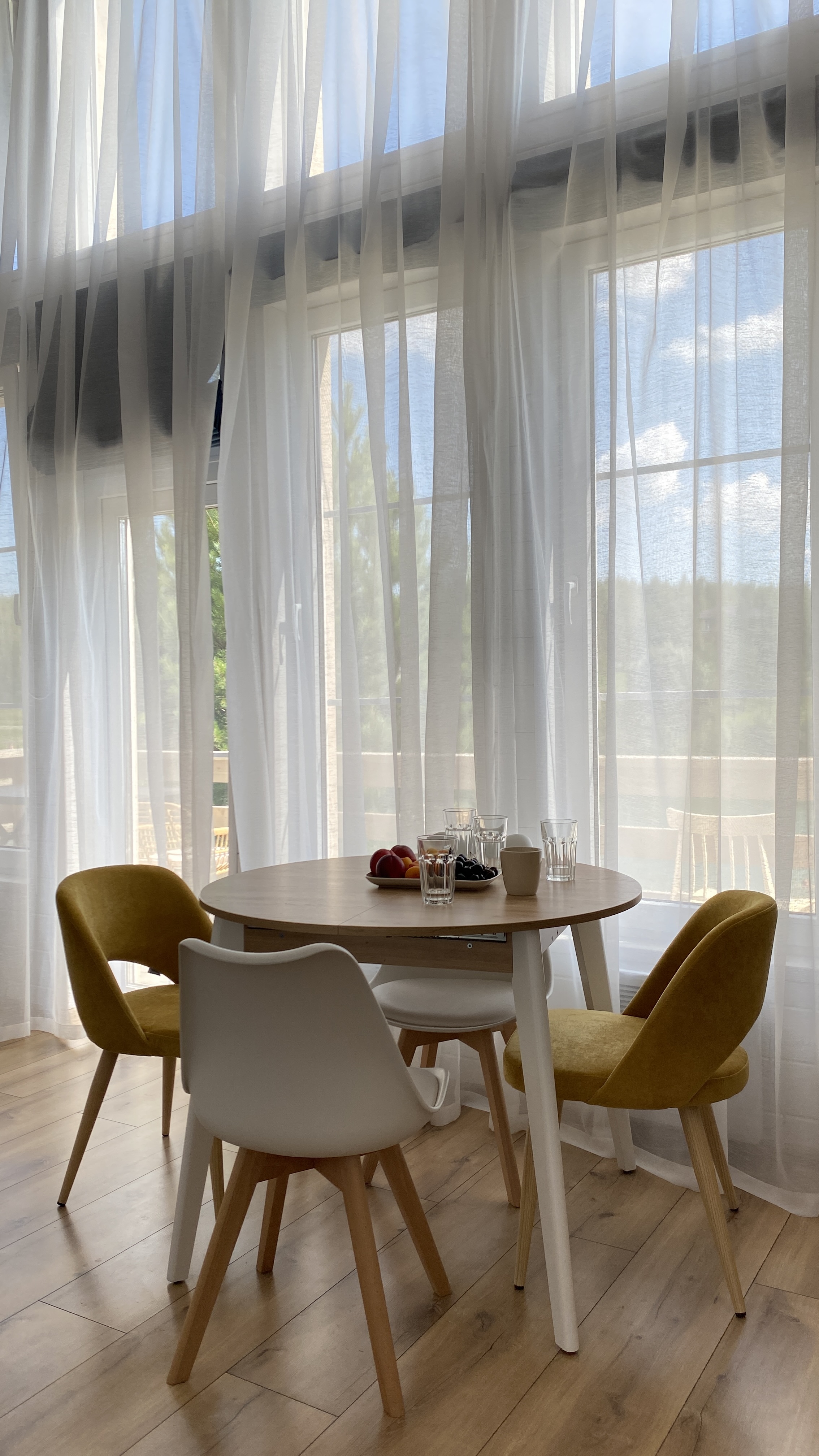 Дом у пруда