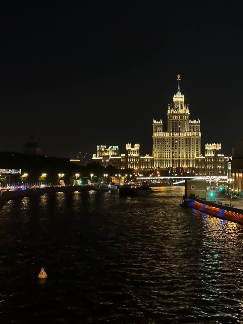 Высотное здание на Котельнической набережной